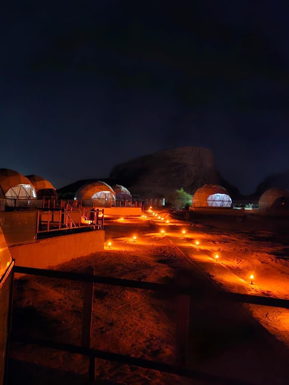 Orbit Camp Hotel Wadi Rum Buitenkant foto